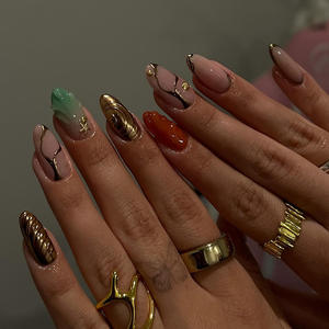 Vente en gros à bas prix de faux ongles à coller, design papillon stiletto, argentés, effet œil de chat, incrustation de perles et de diamants, style français, éblouissants, aspect froid - Product Image 6