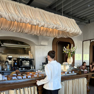 Lustre en tissu créatif à six têtes longues avec éclairage LED blanc pour café, restaurant, comptoir - Product Image 2