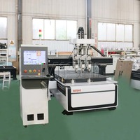 Máquina de grabado CNC de tres cabezales y tres procesos 1325-3 para madera con servomotor NC Studio Syntec