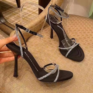 รองเท้าส้นสูงสำหรับผู้หญิง - ส้นเรียวสวยสง่า เหมาะสำหรับงานปาร์ตี้และออฟฟิศ ดีไซน์ส้นเดียวที่สวมใส่สบาย - Product Image 6