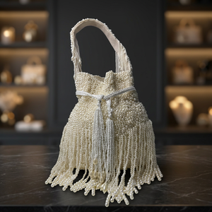 Sac seau tendance fait main en daim blanc orné de perles avec franges et bandoulière à pompons pour soirées et événements - Product Image 2