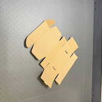 Boîtes d'expédition en papier kraft ondulé portables et durables en gros, forme d'avion, logo personnalisé, gaufrage, pelliculage brillant, recyclées