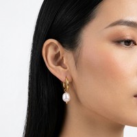Boucles d'oreilles pendantes élégantes en perles d'eau douce, plaquées or 18 carats, en acier titane, pour une tenue de couleur polyvalente, ornement d'oreille tendance