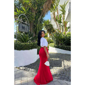 Jupe longue en cuir véritable imprimé roses rouges, taille XS, formelle, en coton avec taille naturelle, options grandes tailles pour la saison automne - Product Image 1