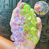 Porte-clés mignon en acrylique avec grappe de raisins perlée, breloque de sac pour couples, pendentif créatif pour voiture ou téléphone, pour femmes, emballé individuellement, vente en gros
