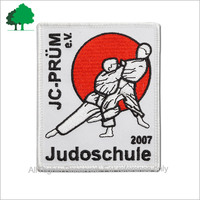 Patch brodé personnalisé directement de l'usine avec tissu sergé, patchs thermocollants OEM pour vêtements et sacs
