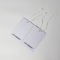 2023 Fashion Design Logo Nom de marque Étiquettes volantes en papier personnalisées de haute qualité avec corde à cordes pour vêtements