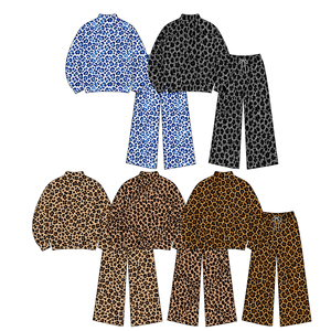 Conjunto de 2 Piezas de Moda Otoñal para Mujer, Top con Cuello Alto Estilo Leopardo y Pantalones Rectos, Ropa Deportiva de Satén de Algodón y Spandex - Product Image 1