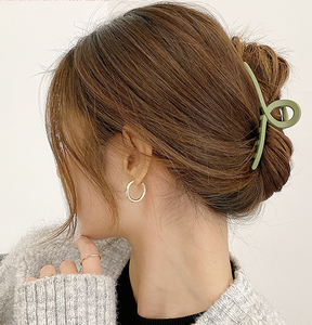 Fermacapelli in Silicone a Forma di Squalo da 12,5 cm per la Parte Posteriore della Testa, Leggero e Monocolore - Product Image 2