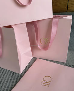 Sacs en papier noirs imprimés personnalisés à la mode en feuille d'or pour vêtements, chaussures, chaussettes, emballage avec ruban et affichage du logo - Product Image 3