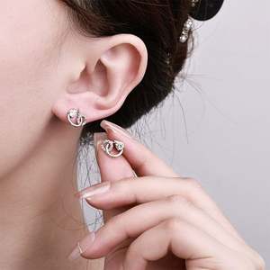 Pendientes de Plata de Ley S925 con Doble Aro CC y Moissanita - Product Image 2