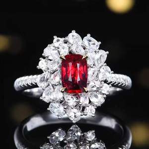 Joyería de lujo SGARIT, anillo de oro macizo de 18 quilates con rubí natural sin calentar color sangre de paloma, con 14 diamantes de 0.07 quilates y 24 zafiros blancos. - Product Image 1
