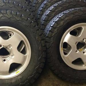 La alta calidad de servicio pesado neumáticos fuera de carretera para vehículos blindados en Emiratos Árabes Unidos - Product Image 3