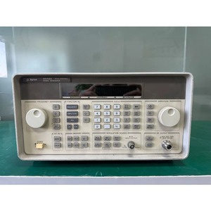 เครื่องกำเนิดสัญญาณ RF แบบสังเคราะห์ Keysight/ / 8648D, 9 กิโลเฮิรตซ์ ถึง 4000 เมกะเฮิรตซ์ xgeqpt - Product Image 1