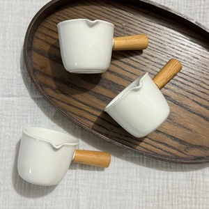 Mini taza <span class=keywords><strong>de</strong></span> cerámica con asa <span class=keywords><strong>de</strong></span> madera natural, jarra con pico para café y leche, para medir espresso - Product Image 1