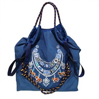 Sac fourre-tout en nylon brodé écologique imperméable à motif floral avec cordon de serrage grande capacité pour femme – Collection été