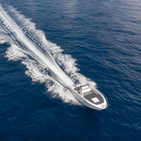 Bateau de pêche utilitaire 4,85 m, auto-drainant, avec puits d'ancrage, raccords en acier inoxydable, moteur hors-bord 90 CV, 5 personnes, pont, utilisation en mer, étriers d'amarrage