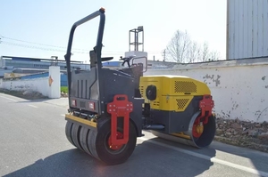 Rullo Compattatore Stradale Idraulico QIYUN da 4 Tonnellate, Motore a Benzina o Diesel, Mini Compattatore Stradale - Product Image 3