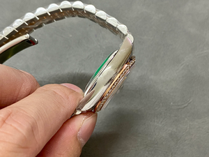 Montre mécanique pour femme classique, noble et élégante avec un design brillant entièrement recouvert de moissanite - Product Image 4