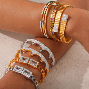 Brazalete <span class=keywords><strong>de</strong></span> Diseño <span class=keywords><strong>de</strong></span> Alta Gama con Circonitas Blancas Huecas y Coloridas, Brazalete <span class=keywords><strong>de</strong></span> Acero Inoxidable con Textura Geométrica y Baño <span class=keywords><strong>de</strong></span> <span class=keywords><strong>Oro</strong></span> - Product Image 4