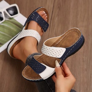 Pantuflas Estilo Tenis con Suela Gruesa y Plataforma, Diseño Multicolor, Ligeras y Adecuadas para Playas de Arena - Product Image 2