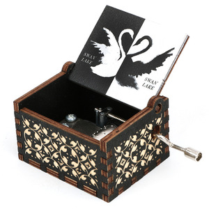 Caja Musical <span class=keywords><strong>de</strong></span> Madera Antigua Personalizada <span class=keywords><strong>de</strong></span> Lago <span class=keywords><strong>de</strong></span> los Cisnes para Regalo <span class=keywords><strong>de</strong></span> Cumpleaños <span class=keywords><strong>de</strong></span> Novia, Venta al por Mayor - Product Image 2