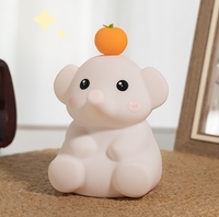 Veilleuse en forme d'éléphant de dessin animé pour lampe de chevet créative de chambre à coucher. Jouet lumineux pour enfants comme cadeau créatif pour la nuit.