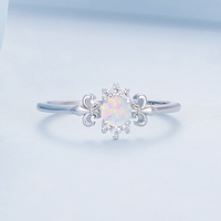 Bague fleur en opale minimaliste avec pierres précieuses Bague en argent sterling 925 pour femme
