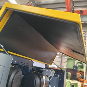 เครื่องอัดอากาศแบบสกรูดีเซลเคลื่อนที่ได้ ขนาด 400 ลูกบาศก์ฟุตต่อนาที 8 บาร์ คัมมินส์ 4BT 93 กิโลวัตต์ ระบบขับเคลื่อนแบบขั้นตอนเดียว สำหรับงานเจาะหิน งานพ่นทราย - Product Image 5