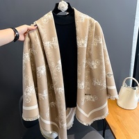 Châle européen coréen haut de gamme pour femmes automne hiver classique noir blanc écharpe de transport polyvalent Simple épaissi Polyester