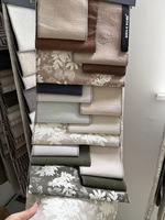 Tissus de rideaux de différents types peuvent créer des ondulations et des plis