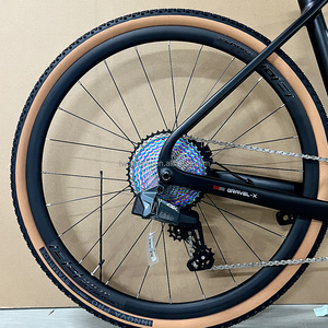 Bicicleta de Gravel con Cuadro de Carbono Completo, Cambio Electrónico Inalámbrico de 13 Velocidades, Frenos de Disco Hidráulicos, 700x40c, Antideslizante, para Carretera y Gravel, X High Modulus - Product Image 6