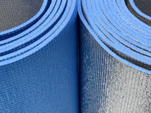 Rollo de <span class=keywords><strong>Aislamiento</strong></span> Térmico de Espuma XPE con Lámina de Aluminio Reflectante al 97% Estándar AUS, Retardante de Fuego, de 2-10 mm, Barrera de Calor Radiante para Edificios - Product Image 3