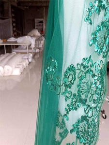<span class=keywords><strong>Voile</strong></span> de <span class=keywords><strong>mariée</strong></span> de luxe vert émeraude à sequins et dentelle, longue <span class=keywords><strong>cape</strong></span> en tulle transparent pour mariages et événements formels 2026 - Product Image 2