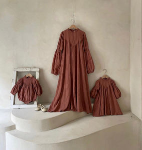 Vêtements Mère et Fille Printemps-Automne 22 : Robe à Col Montant pour Filles, Robe à Manches Bouffantes, Barboteuses Bébé - Product Image 2