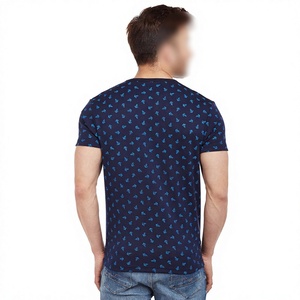 เสื้อยืดผู้ชายทรงปกติ ผ้าฝ้าย 100% คอกลม แขนสั้น เป็นมิตรกับสิ่งแวดล้อม ลายจุดสีน้ำเงินด้านหน้า สไตล์ลำลอง เนื้อผ้าเจอร์ซีย์ ระบายอากาศได้ดี ถักทออย่างประณีต - Product Image 3