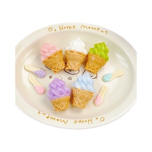 Jouet anti-stress à presser en forme de cornet de crème glacée, pendentif souple de décompression, lot de 24 pièces de couleurs assorties, boîte en plastique, gadget pour tous les âges - Product Image 5