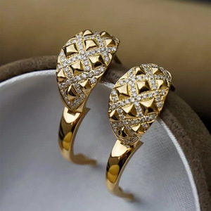 แหวนแฟชั่น ทองคำ รูปทรงพีระมิด ประดับเพชรเม็ดเล็ก สวมใส่ได้ทุกวัน - Product Image 5