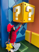 Großer Mario-Würfel aus Fiberglas, handgefertigte Leuchtskulptur für Außenspielplätze und Ladendekoration