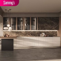 Meuble de cuisine modulaire sur mesure RTA avec tiroirs à fermeture amortie, charnières, cave à vin intégrée, finition stratifiée, robinet en résine écologique inclus
