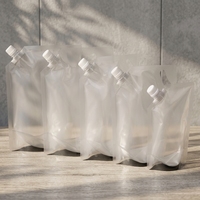 Pochette souple alimentaire avec bouchon pour emballage de liquides (vodka, whisky, jus, eau minérale, soda, vin, bière, champagne)