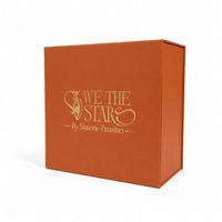 Boîte cadeau magnétique de luxe OEM ODM avec logo personnalisé, boîte cadeau en carton artisanal à couvercle rabattable, boîte cadeau orange avec doublure en papier