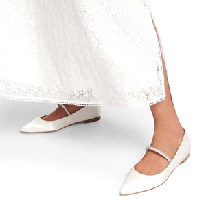 Chaussons de mariée en satin blanc, ballerines Mary Jane, ballerines pointues pour mariages - Product Image 2