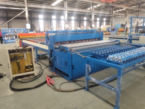 Machine de fabrication de panneaux de grillage pour cages à poulets et gabions soudés par PLC, vente directe usine - Product Image 5