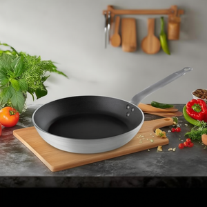 Padella a triplo strato Plus da 10 pollici antiaderente per uso su piano cottura - Product Image 3
