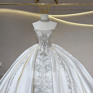 Robe de mariée longue et bouffante moderne JFH129, col bateau, satin ivoire, dentelle florale brodée, appliques en cristal - Product Image 5