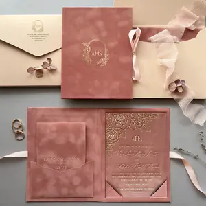 Cartes de mariage en velours rose glamour créatif Carte d'invitation de luxe à pompon doré Carte d'invitation de mariage unique