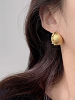 Boucles d'oreilles clous vintage en or filigrané ajouré avec perle en forme de goutte pour le quotidien, les fêtes et les événements spéciaux – Style Inde
