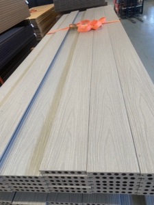 Tarima de WPC Coextruido con Acabado Cepillado, Diseño Europeo Ecológico, Color Resistente a la Decoloración, Piso Duradero para Exteriores con <span class=keywords><strong>Clima</strong></span> Hostil - Product Image 2