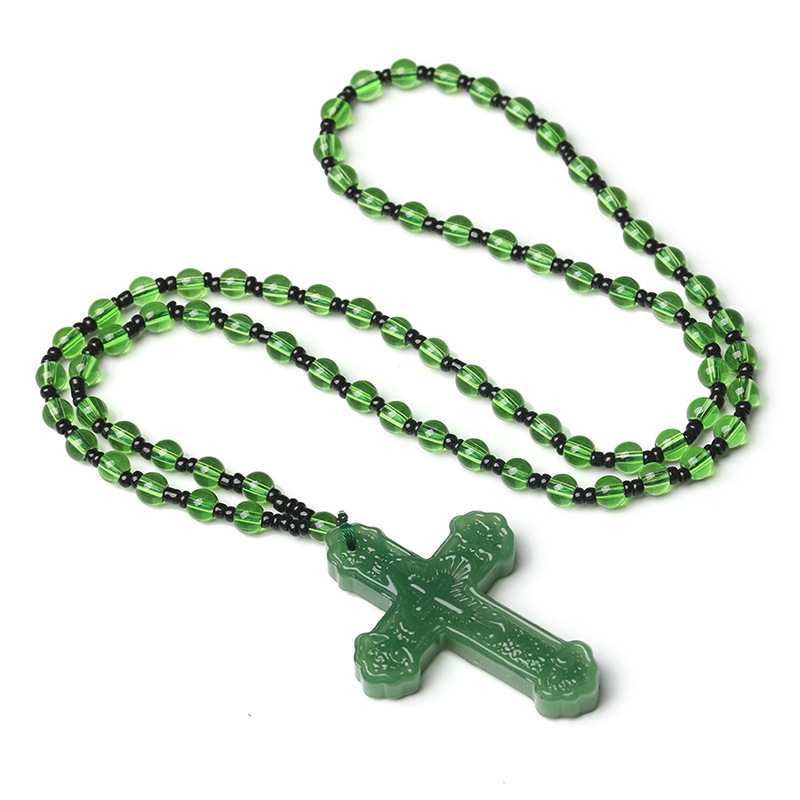 Collier pendentif croix en jade artificiel-vert foncé